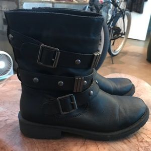 MACY’S MATERIAL GIRL BLACK BOOTS